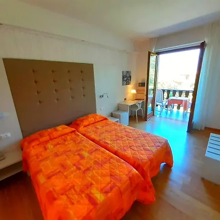 Park Val Di Monte ***s Мальчезине