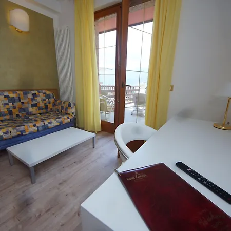 Park Val Di Monte ***s Отель Мальчезине