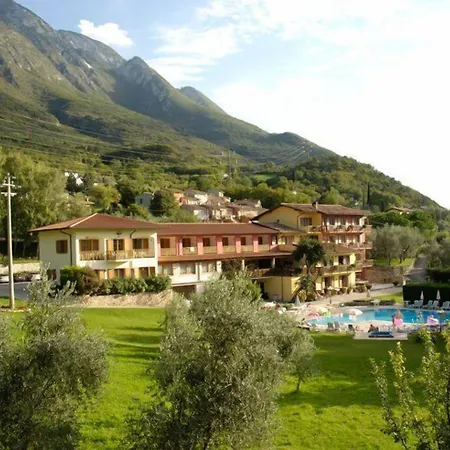 Park Val Di Monte ***s Мальчезине